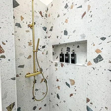 La Cahute Rochelaise - Cosy Dans Le Centre-ville A 5 Min Du Port La Rochelle (Charente-Maritime)